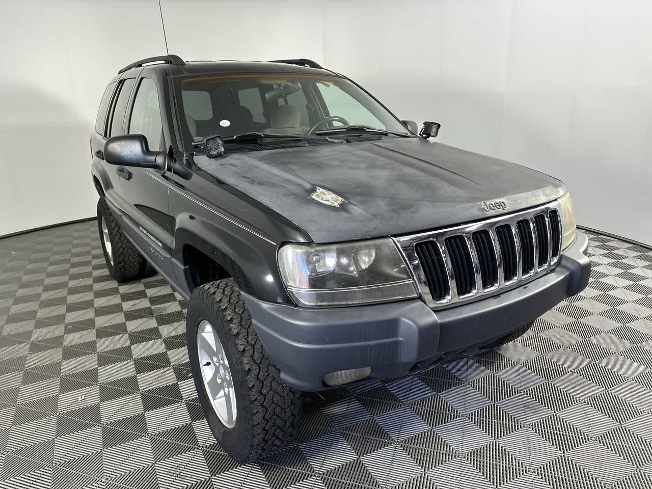Used 2000 Jeep Grand Cherokee LAREDO with VIN 1J4GW48S6YC166375 for sale in Shelbyville, IN