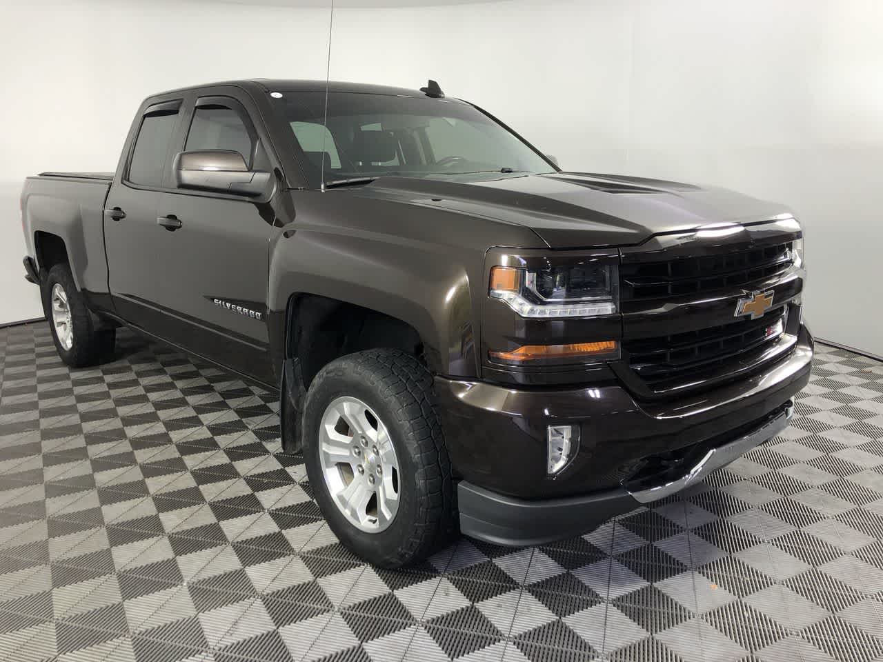 2018 Chevrolet Silverado 1500 LT photo 2