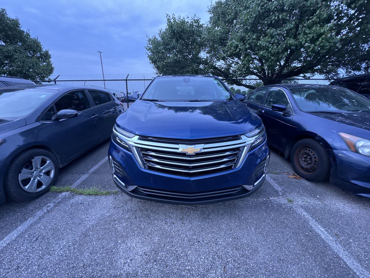 2022 Chevrolet Equinox Premier photo 2