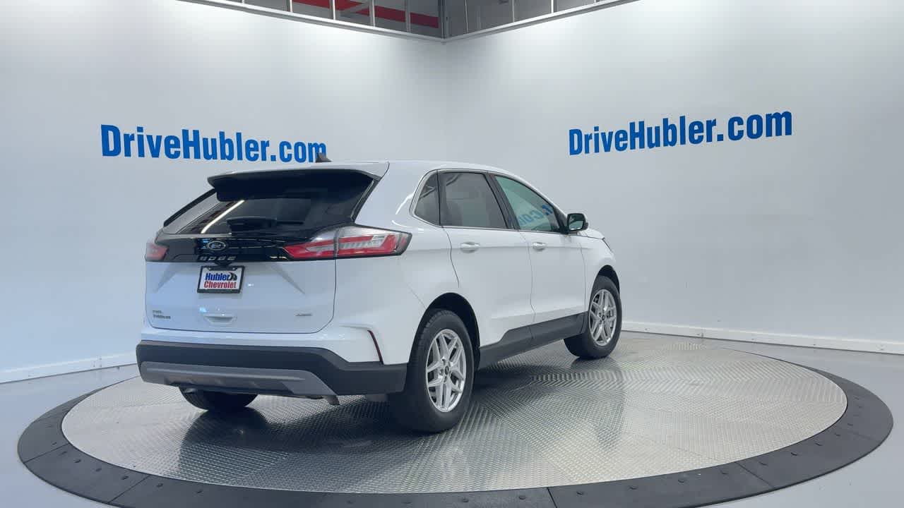 2024 Ford Edge SEL photo 2