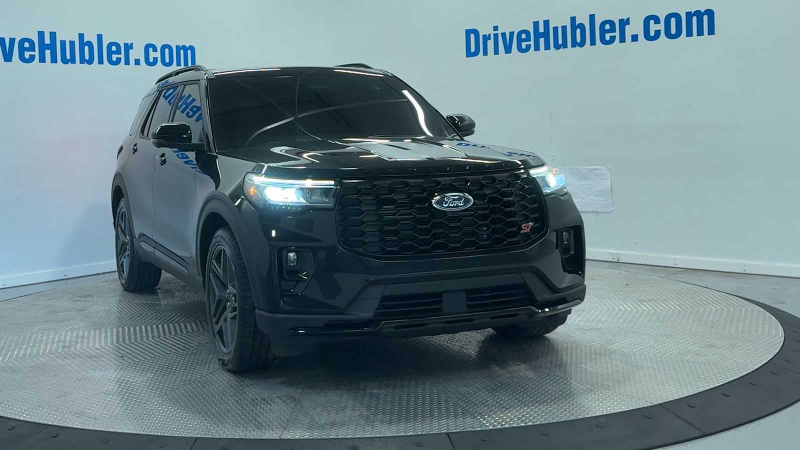 2025 Ford Explorer ST photo 2