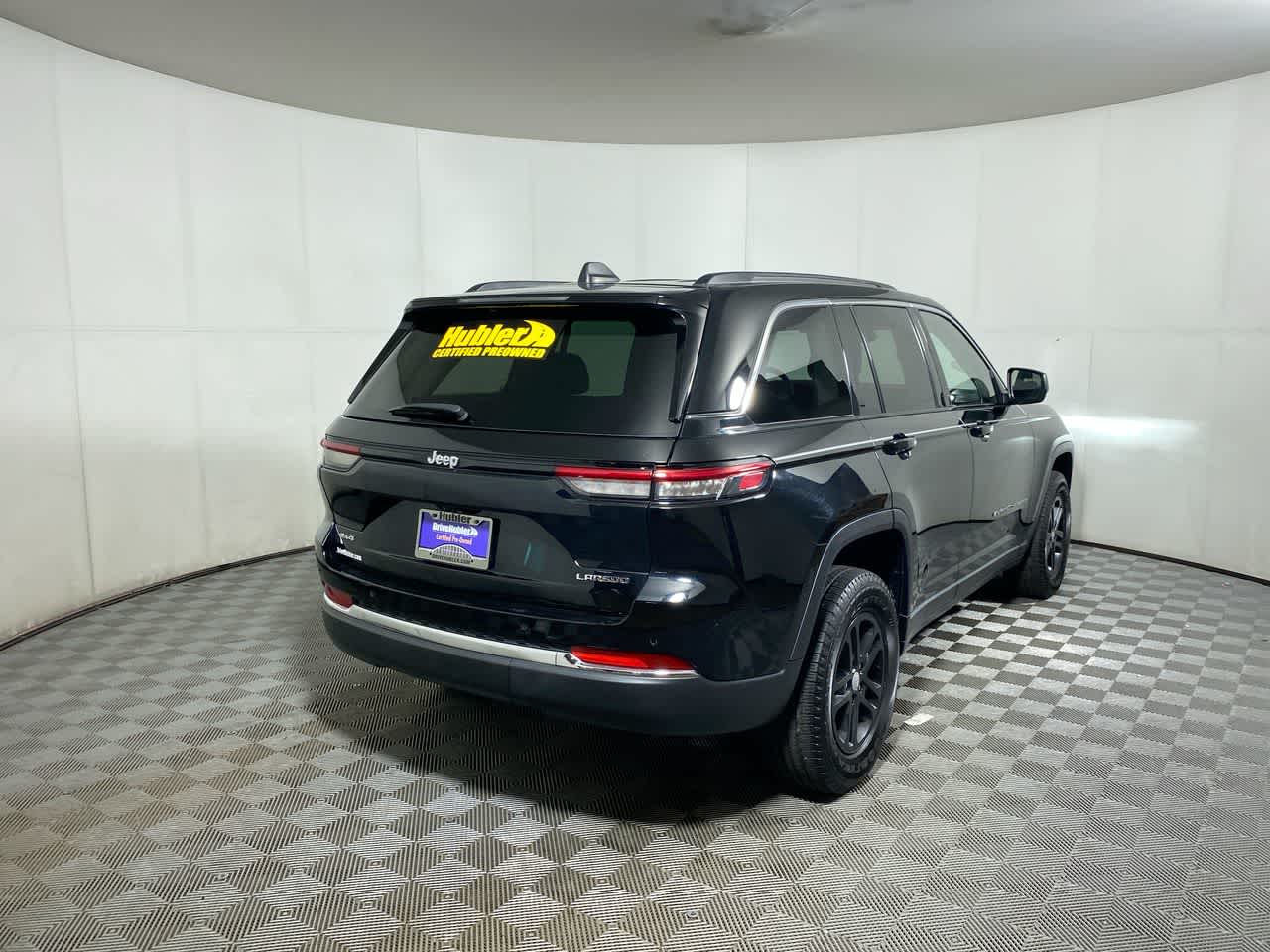 2022 Jeep Grand Cherokee Laredo photo 2