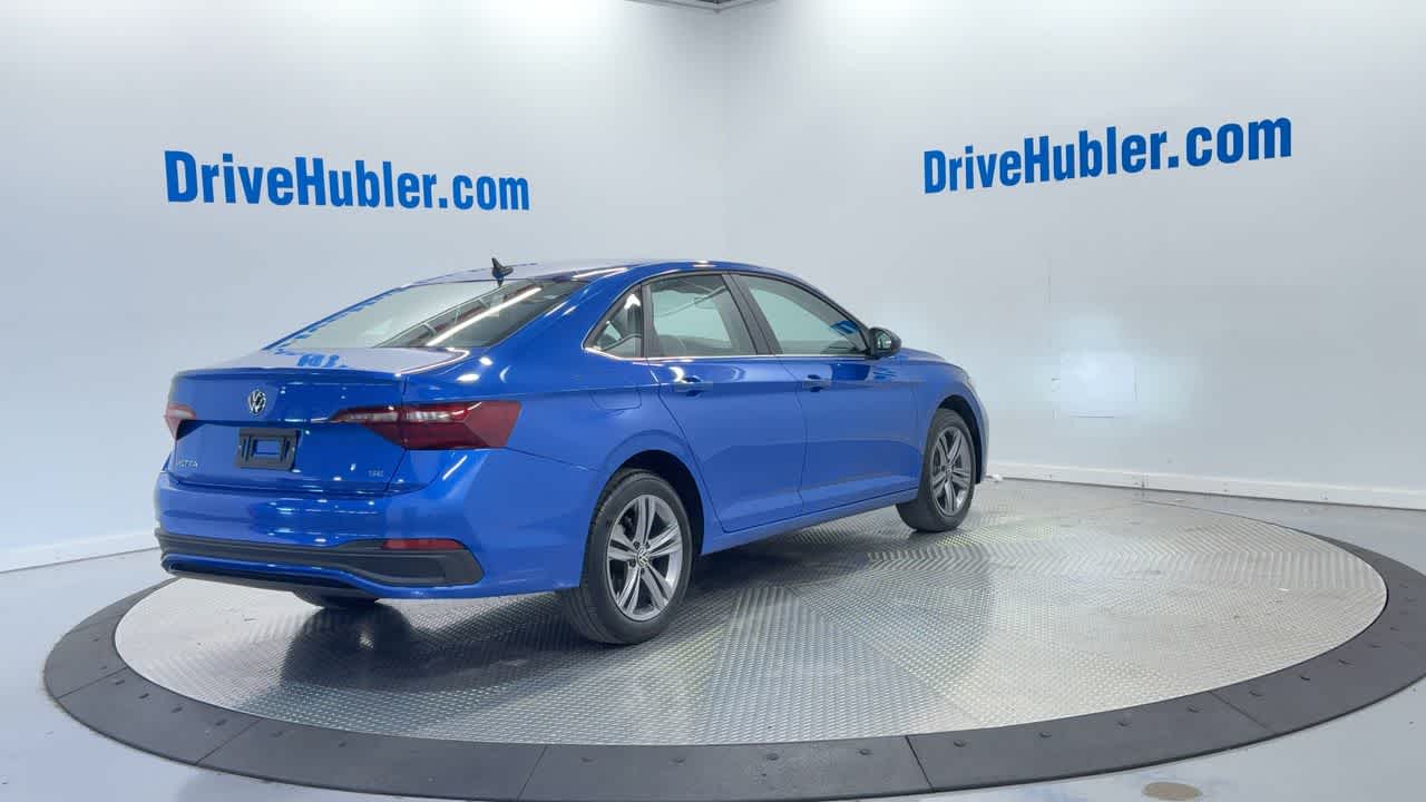 2024 Volkswagen Jetta SE photo 3