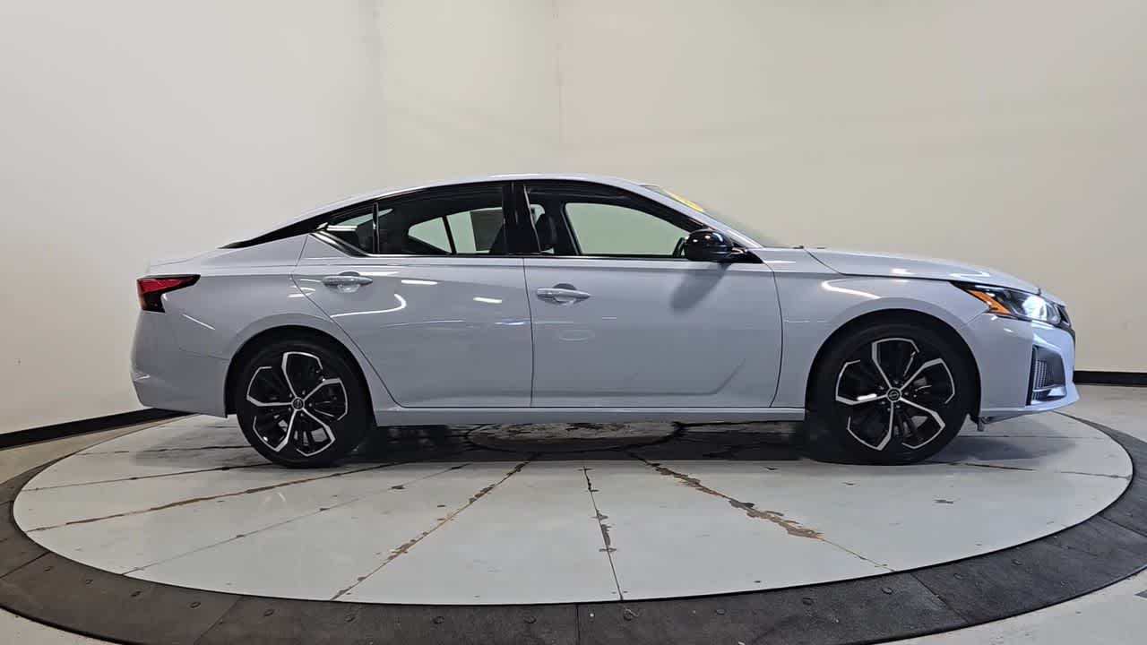 2023 Nissan Altima 2.5 SR photo 4