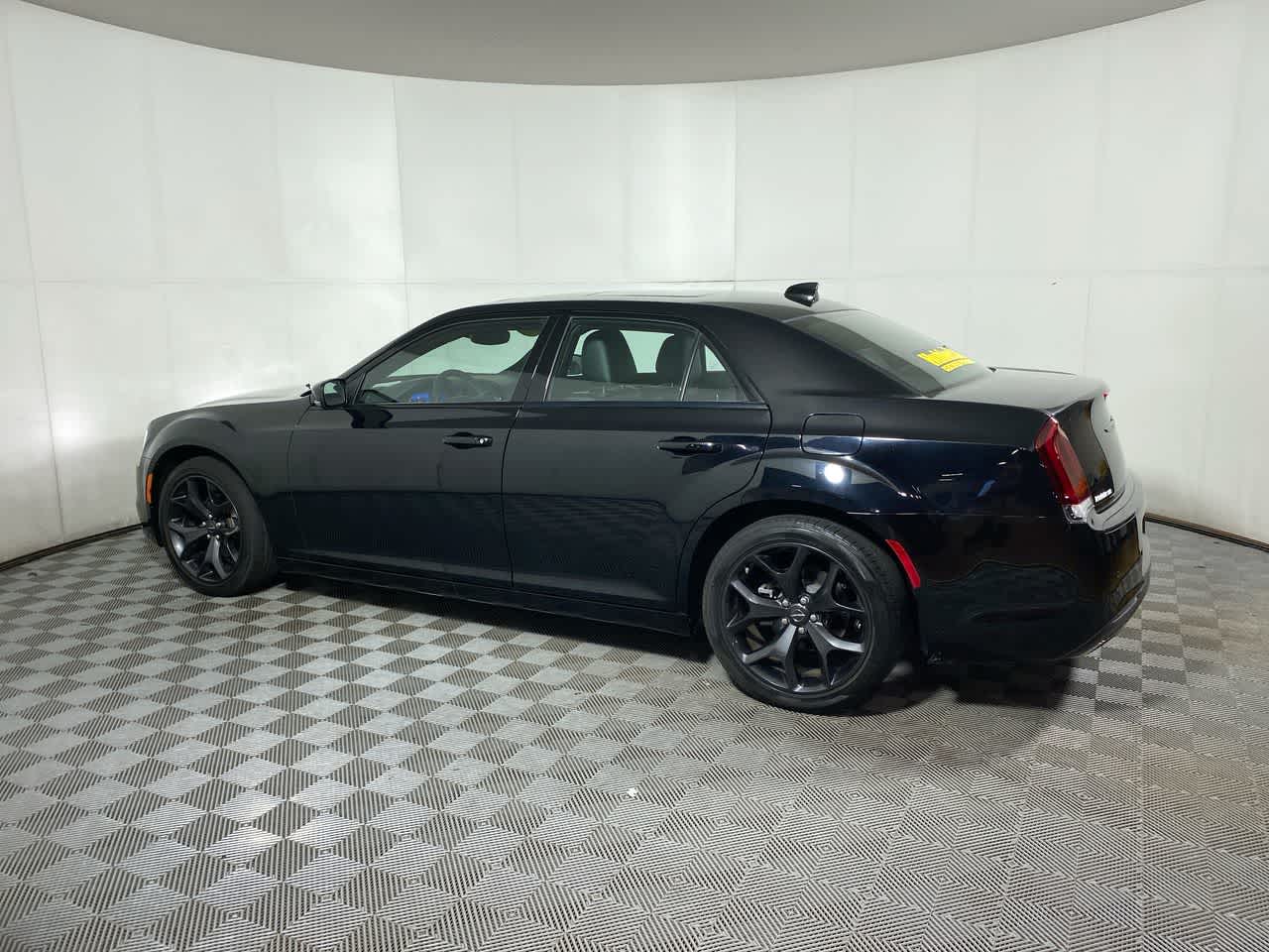 2023 Chrysler 300 S photo 4