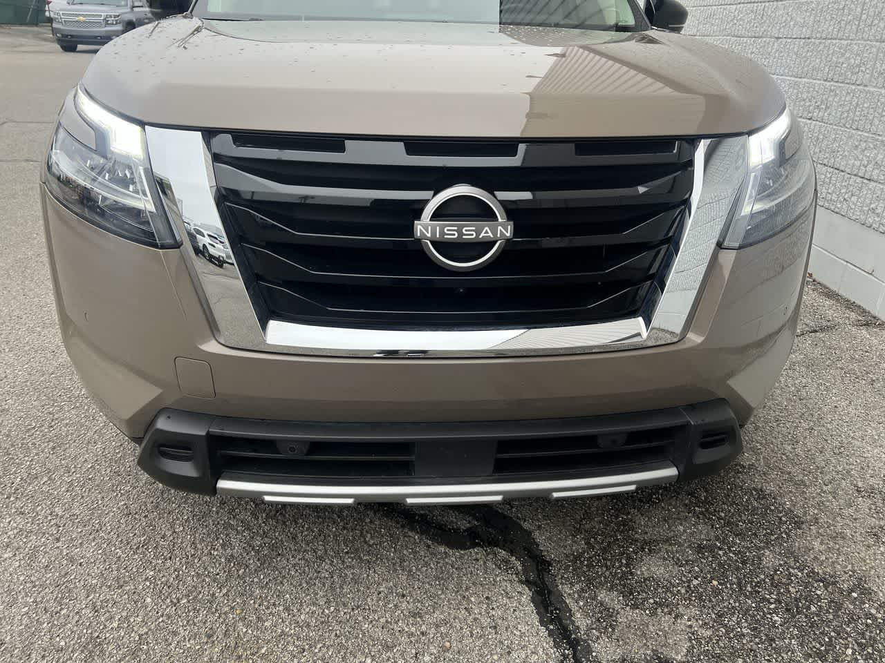 2023 Nissan Pathfinder Platinum photo 3