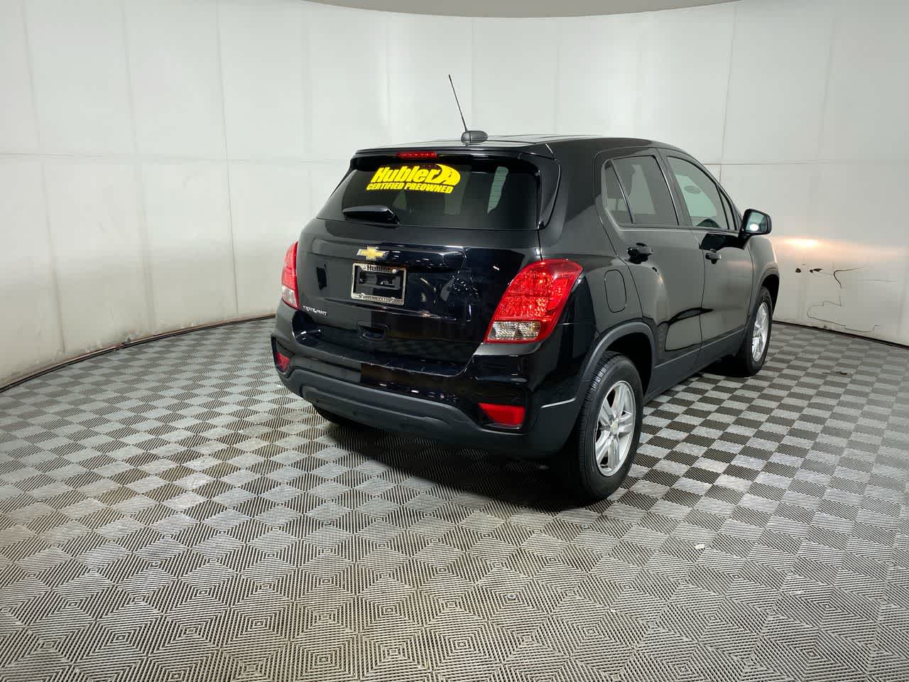 2021 Chevrolet Trax LS photo 2