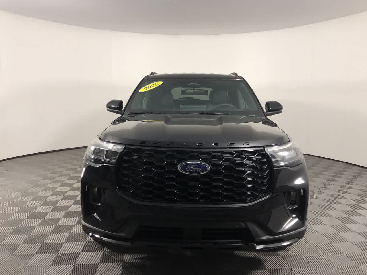2025 Ford Explorer ST-Line photo 3