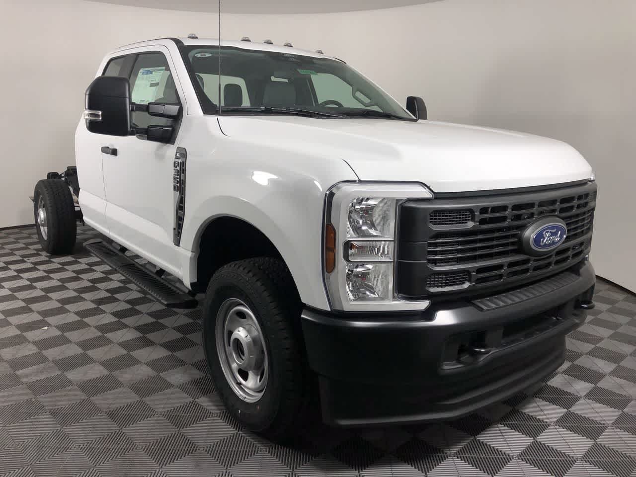 2024 Ford Super Duty F-350 SRW XL 4WD Supercab 168 WB 60 CA