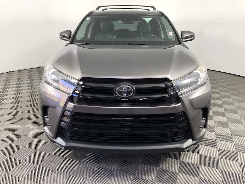 Used 2017 Toyota Highlander SE SUV