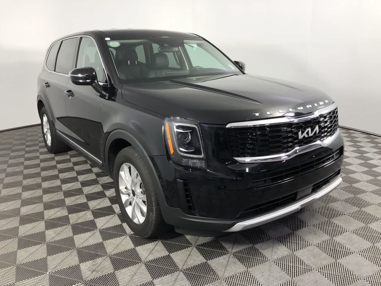 2022 Kia Telluride LX photo 2