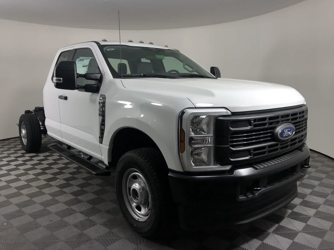 2024 Ford Super Duty F-350 SRW XL 4WD Supercab 168 WB 60 CA