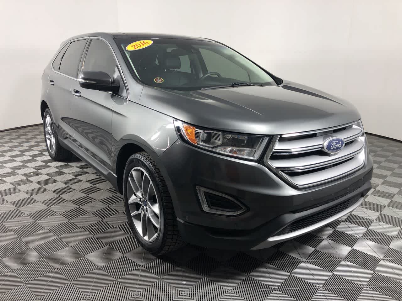 2016 Ford Edge Titanium photo 2