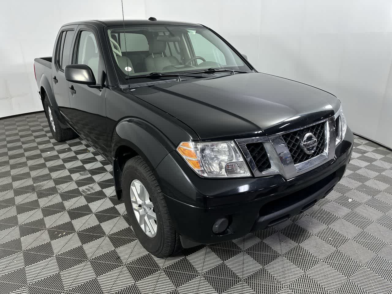 Used 2017 Nissan Frontier SV with VIN 1N6DD0ER9HN758380 for sale in Shelbyville, IN