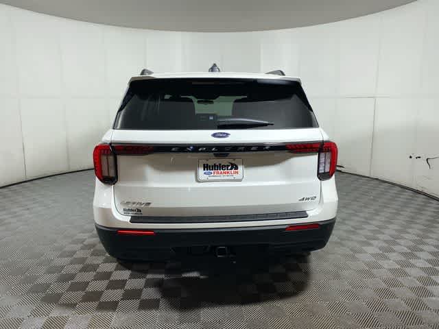 2025 Ford Explorer photo 2