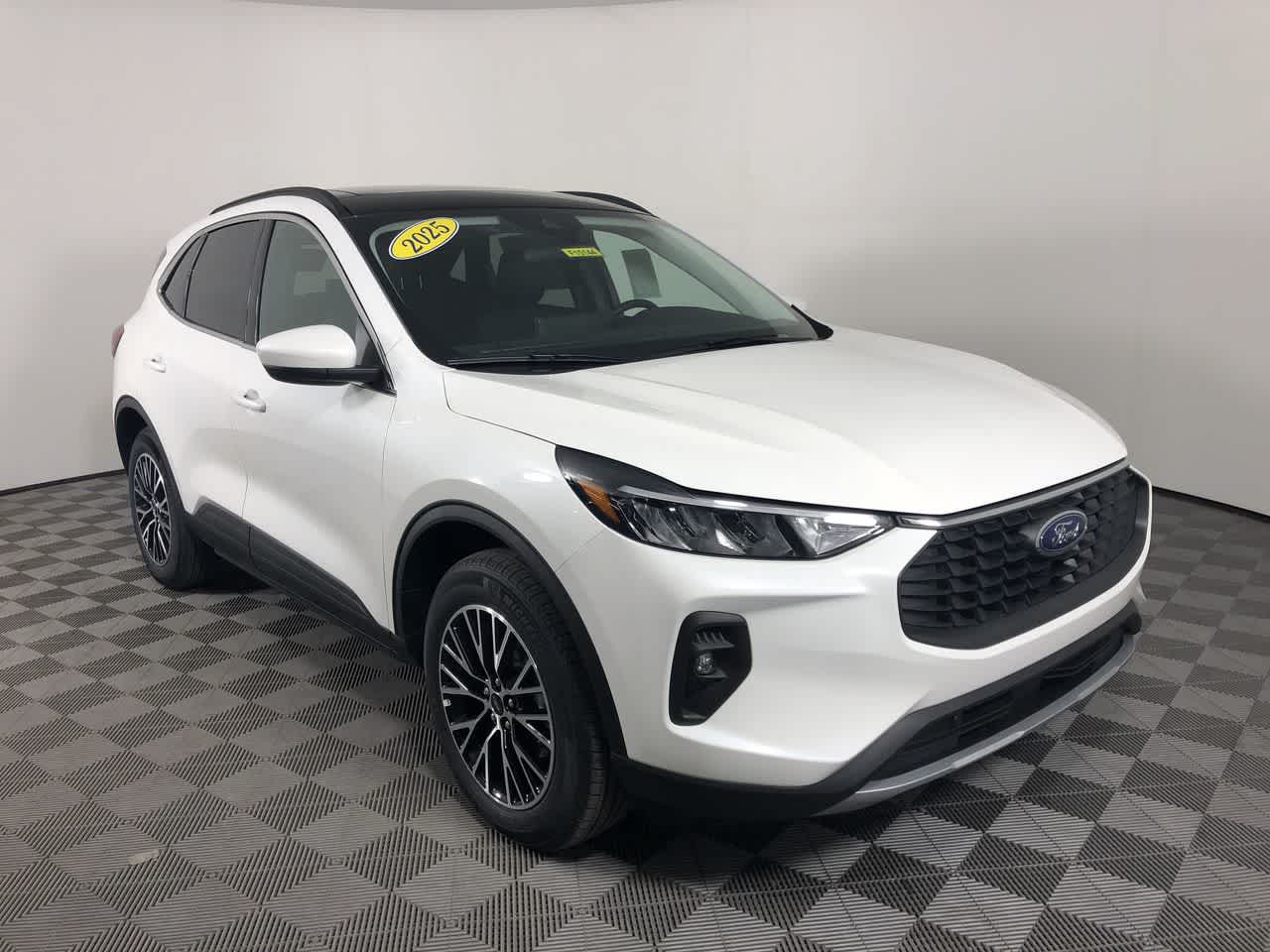 2025 Ford Escape photo 2