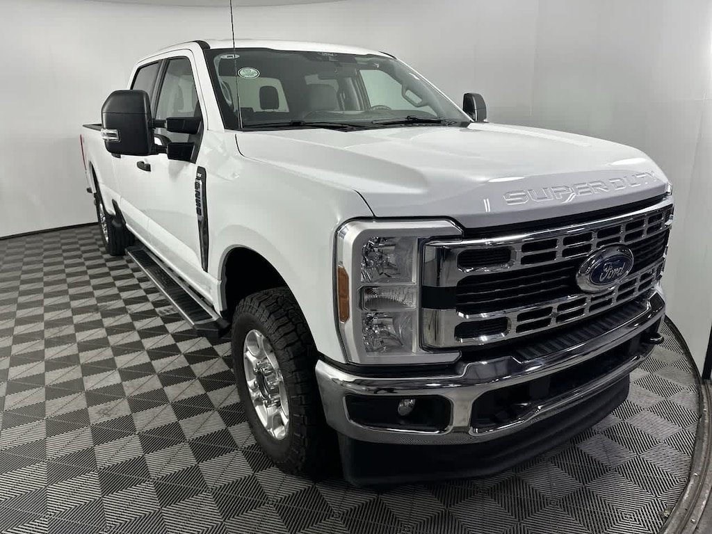 Used 2025 Ford Super Duty F-250 Pickup XLT 4WD Crew Cab 6.75 Box Truck Crew Cab