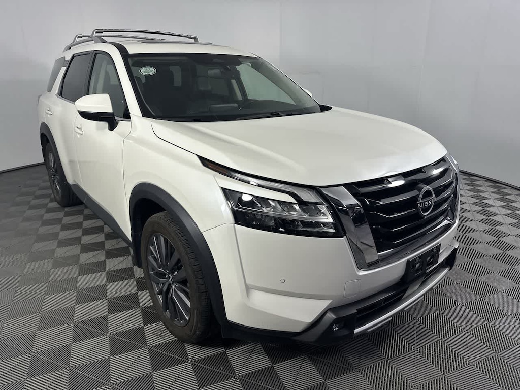 Used 2022 Nissan Pathfinder SL SUV