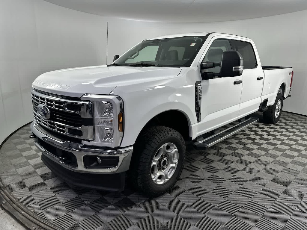 Used 2025 Ford Super Duty F-250 Pickup XLT 4WD Crew Cab 6.75 Box Truck Crew Cab