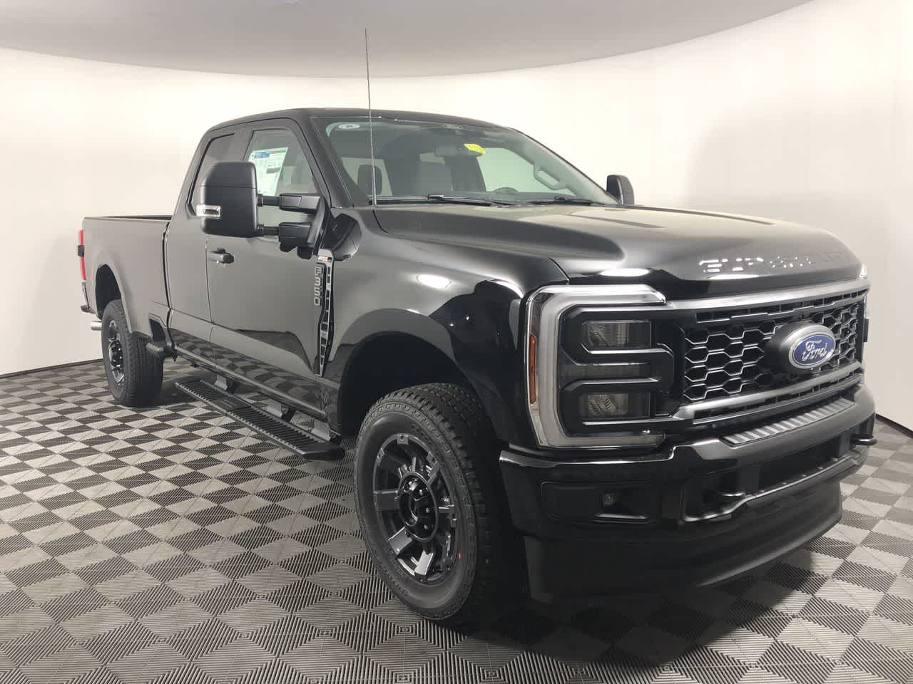 2025 Ford F-350 XL photo 2