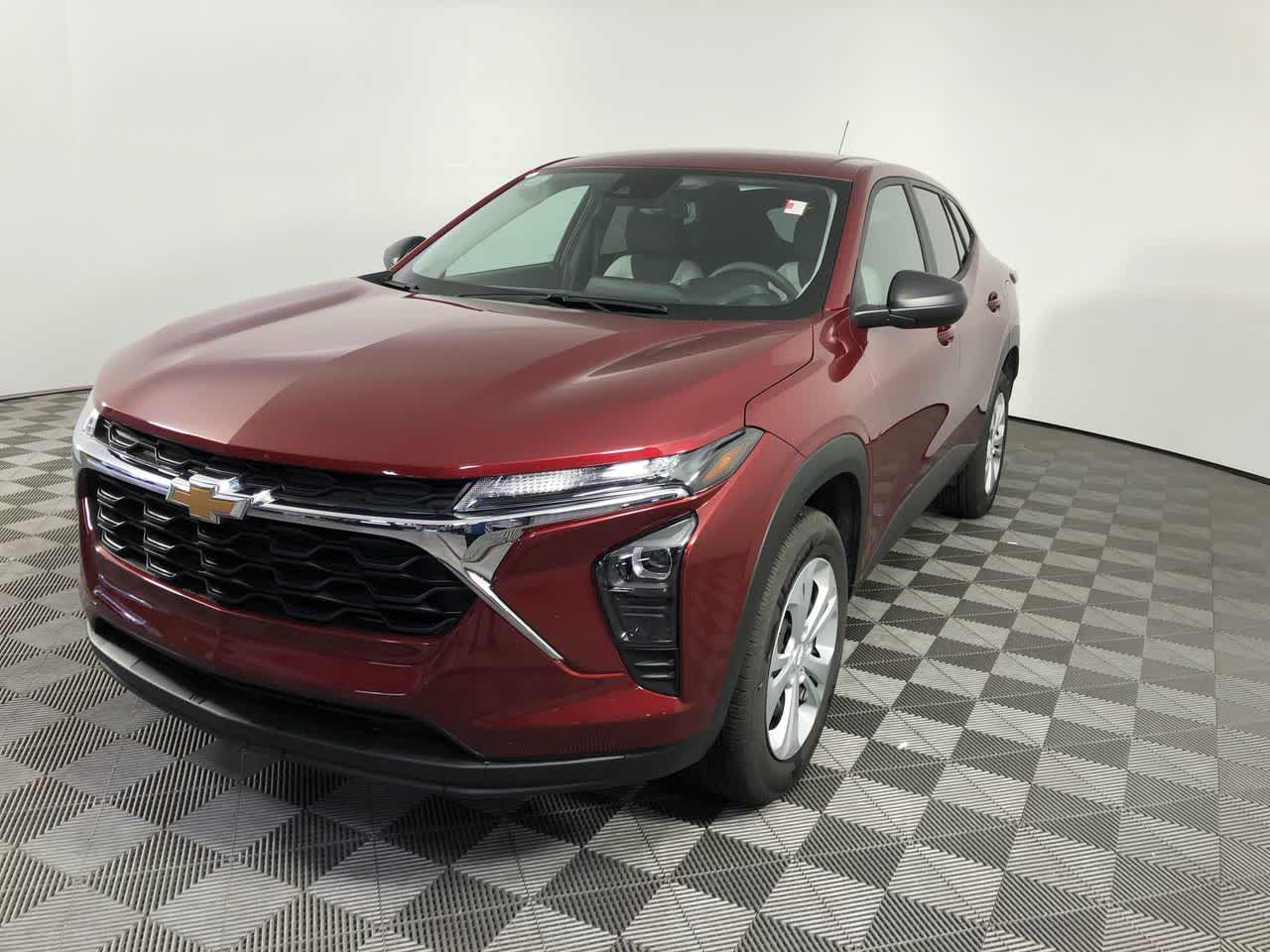 2025 Chevrolet Trax LS photo 4