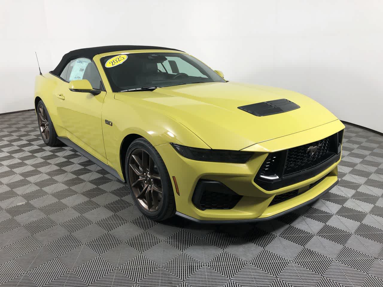 2025 Ford Mustang GT Premium Convertible photo 2