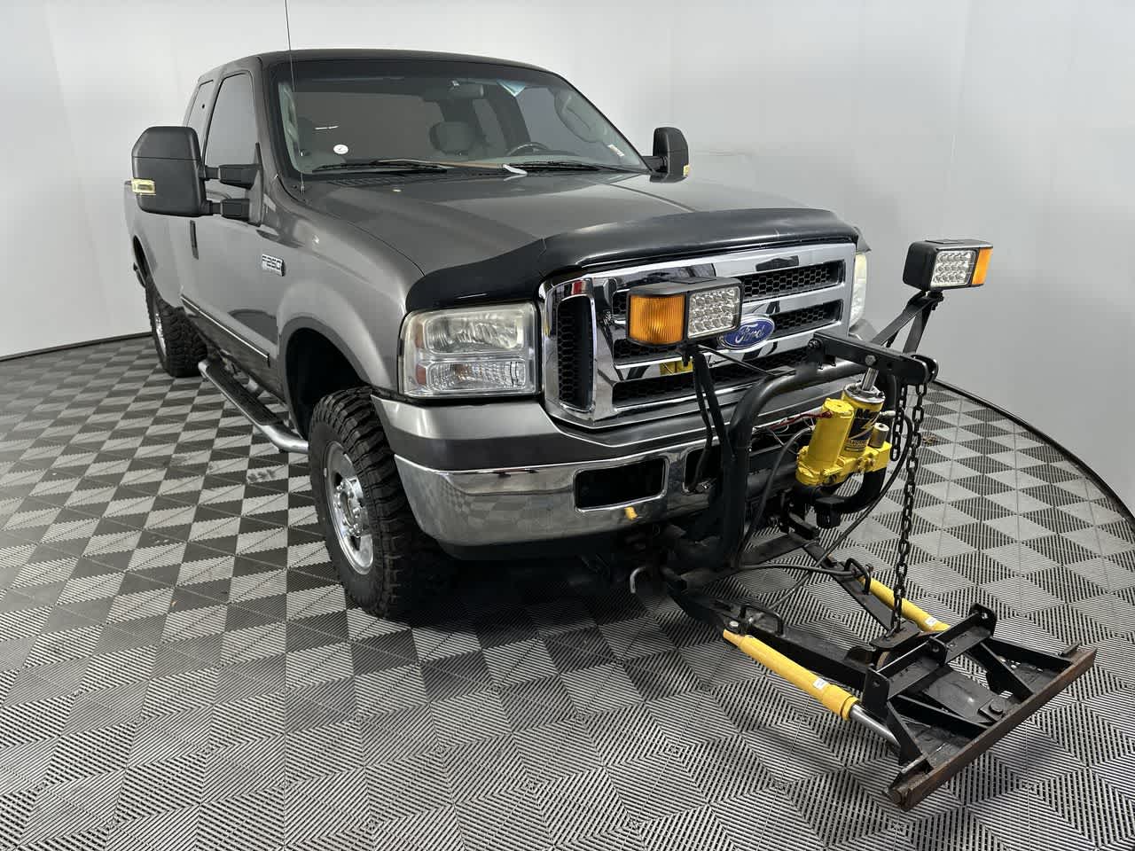 Used 2006 Ford F-250 Super Duty XLT with VIN 1FTSX21526EA15878 for sale in Shelbyville, IN