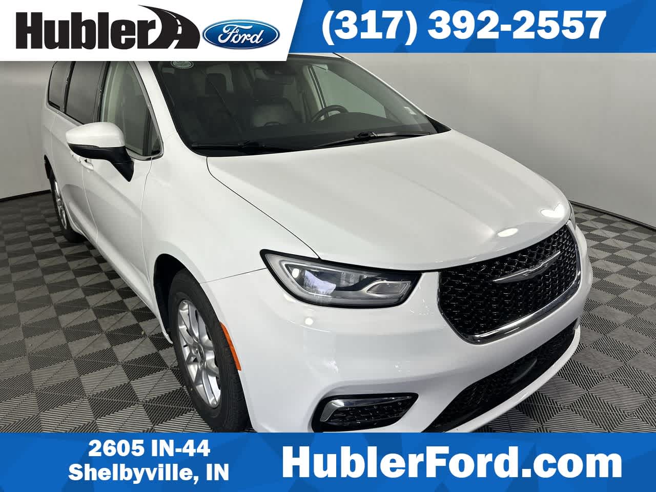 2023 Chrysler Pacifica Touring L's photo