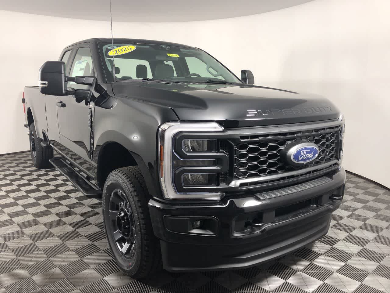 2025 Ford F-350 XL photo 2