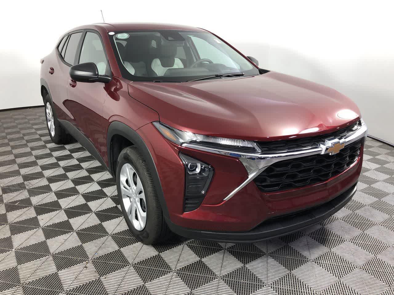 2025 Chevrolet Trax LS photo 2