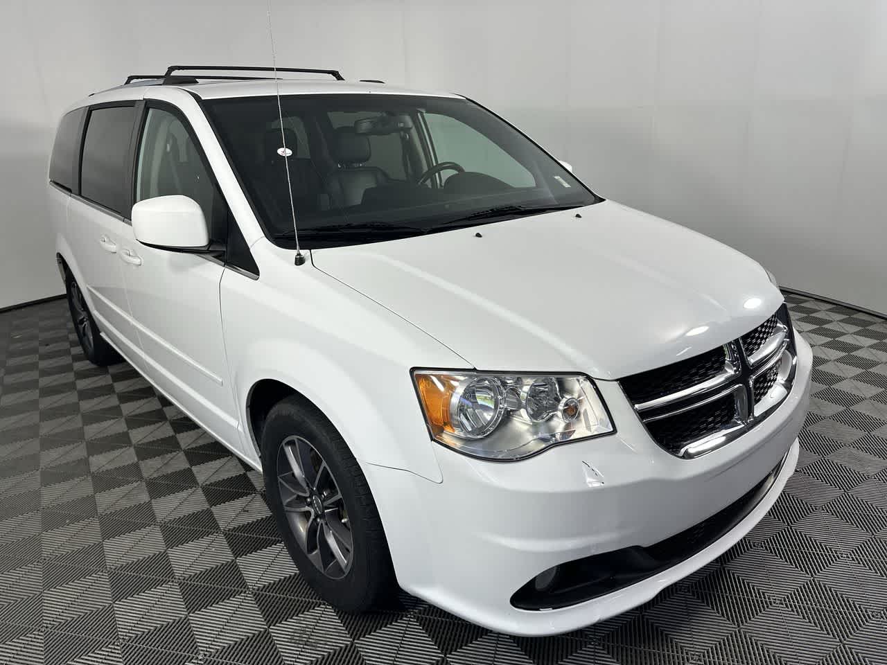 2017 Dodge Grand Caravan SXT's photo