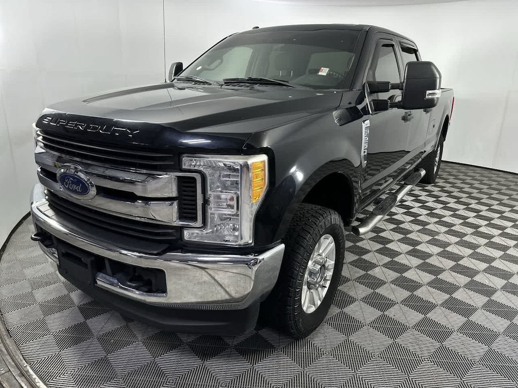 Used 2017 Ford Super Duty F-250 Pickup XLT 4WD Crew Cab 8 Box Truck Crew Cab