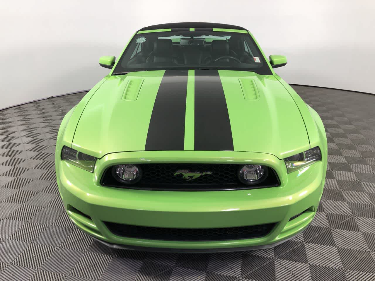 2013 Ford Mustang GT Premium Convertible photo 3