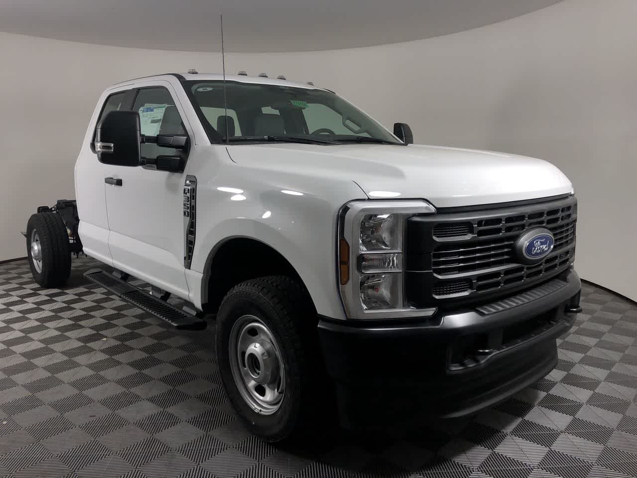 2024 Ford F-350 XL photo 2