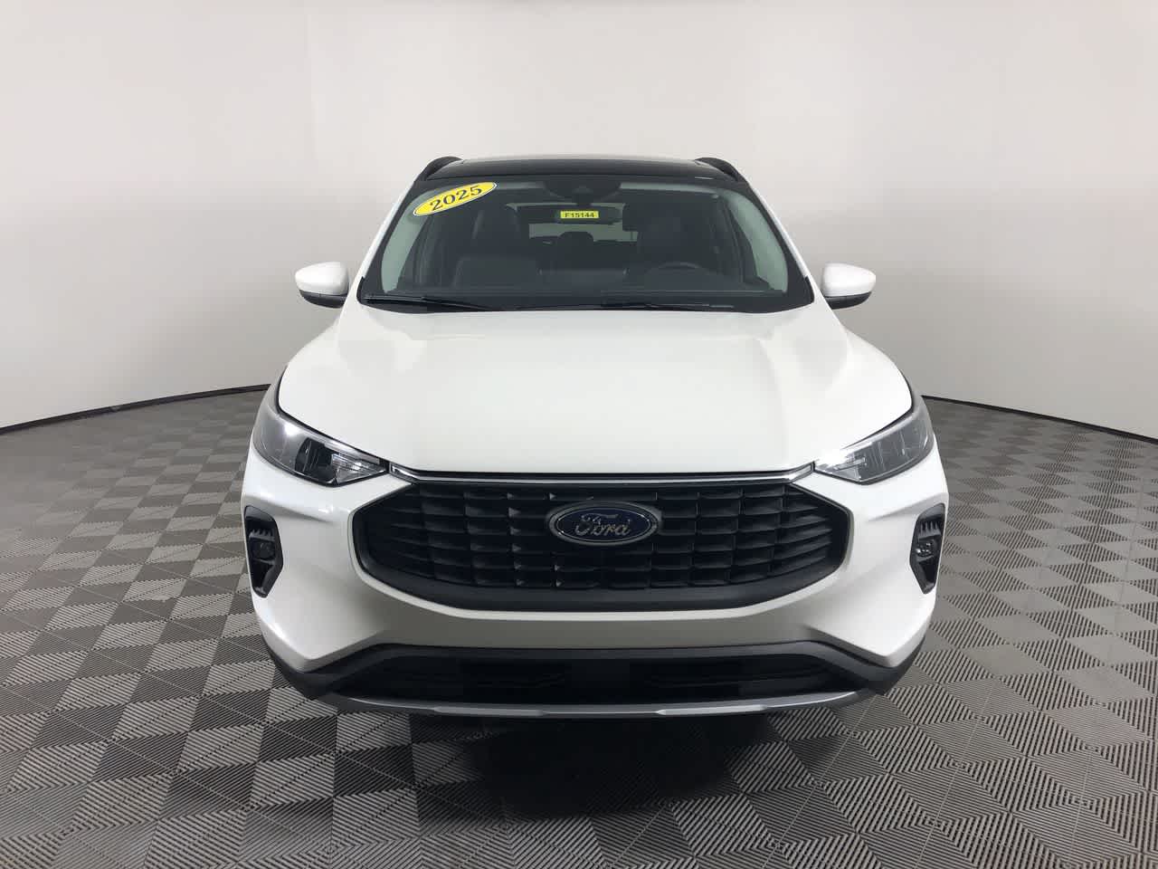 2025 Ford Escape photo 3