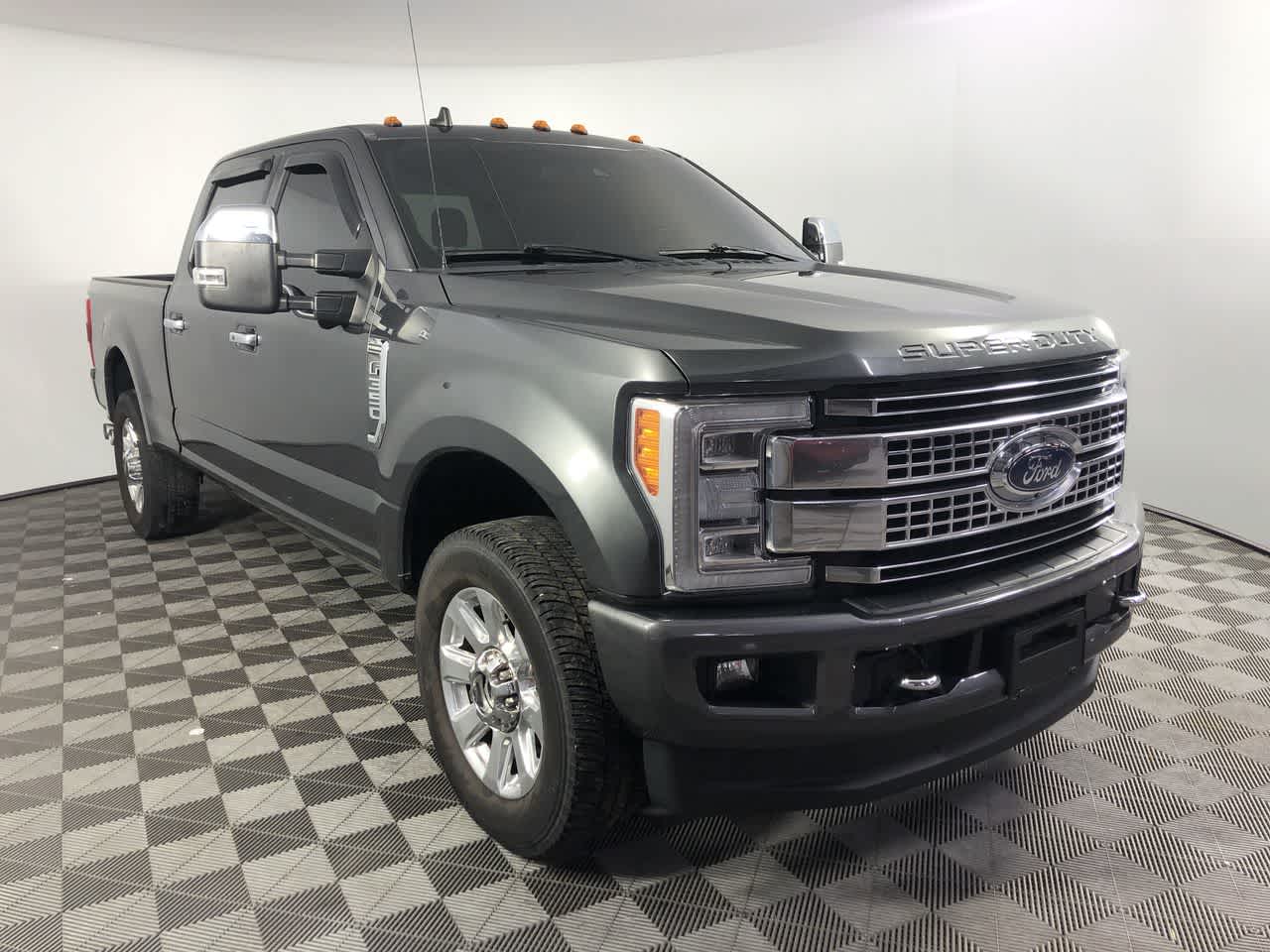 2019 Ford F-350 Super Duty Platinum's photo