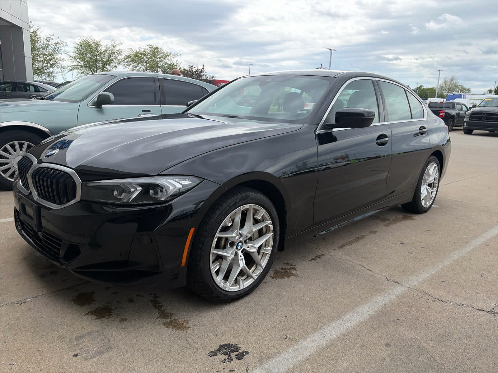 2025 BMW 3 Series 330i xDrive Sedan's photo