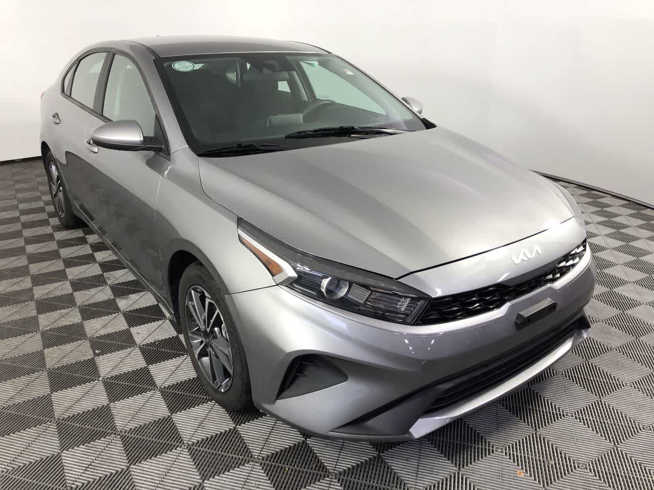 2024 Kia Forte LXS photo 2
