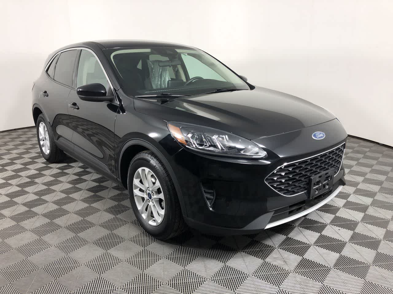 Used 2020 Ford Escape SE with VIN 1FMCU0G6XLUB13149 for sale in Shelbyville, IN