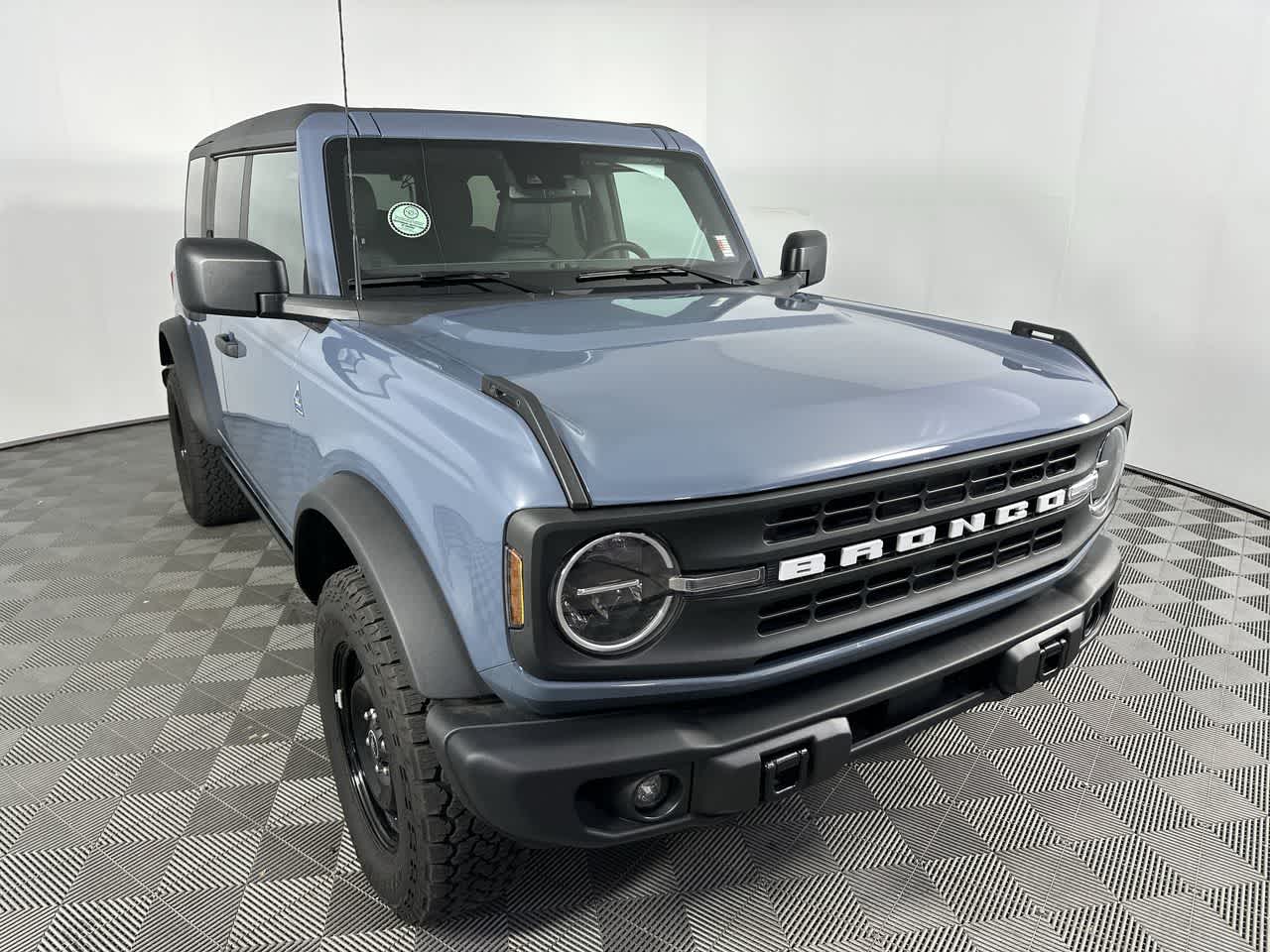 2023 Ford Bronco 4-Door Black Diamond