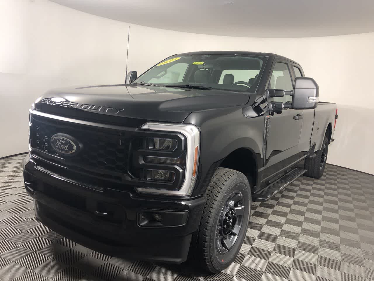 2025 Ford F-350 XL photo 4