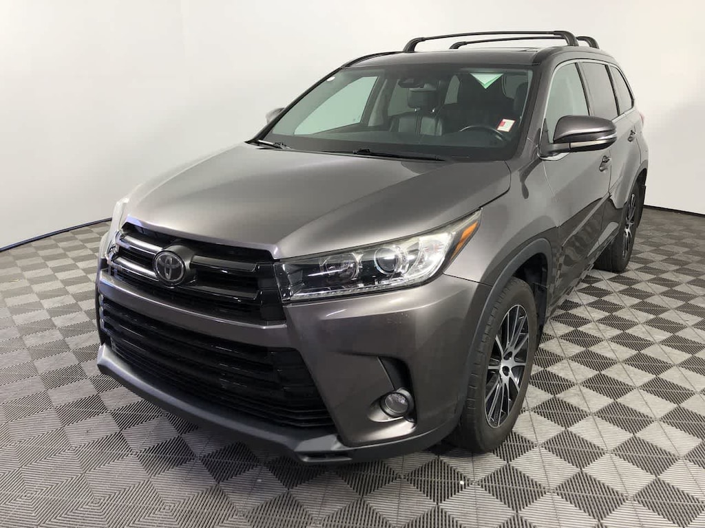 Used 2017 Toyota Highlander SE SUV