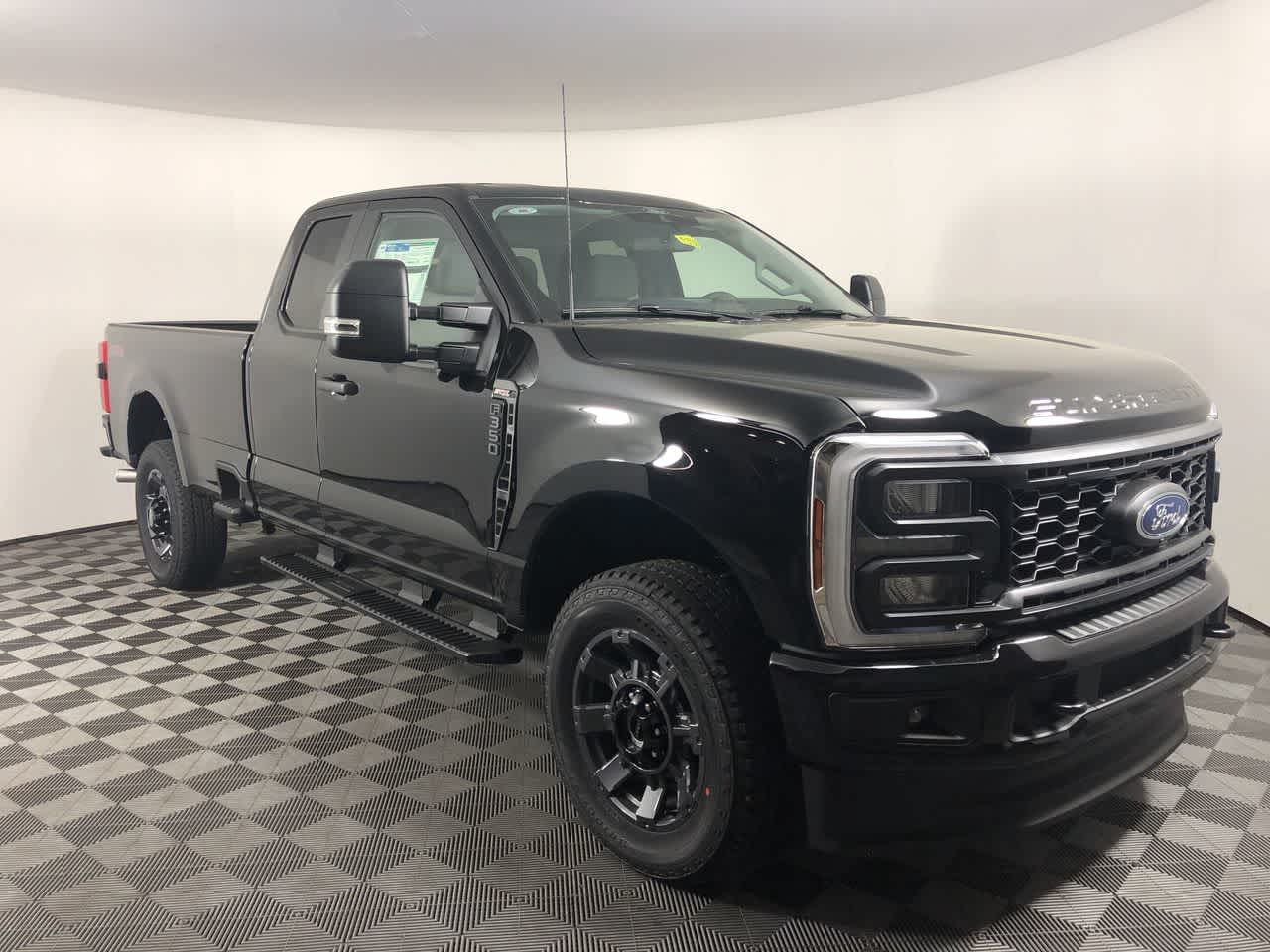 2025 Ford F-350 Super Duty XL's photo