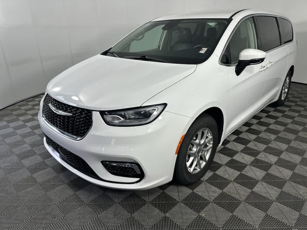 Used 2023 Chrysler Pacifica Touring L Van Passenger Van