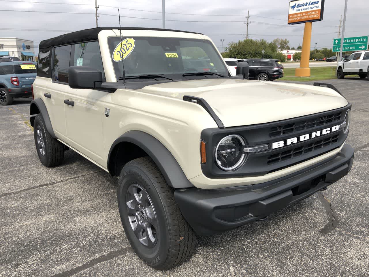 2025 Ford Bronco 4-Door Big Bend's photo