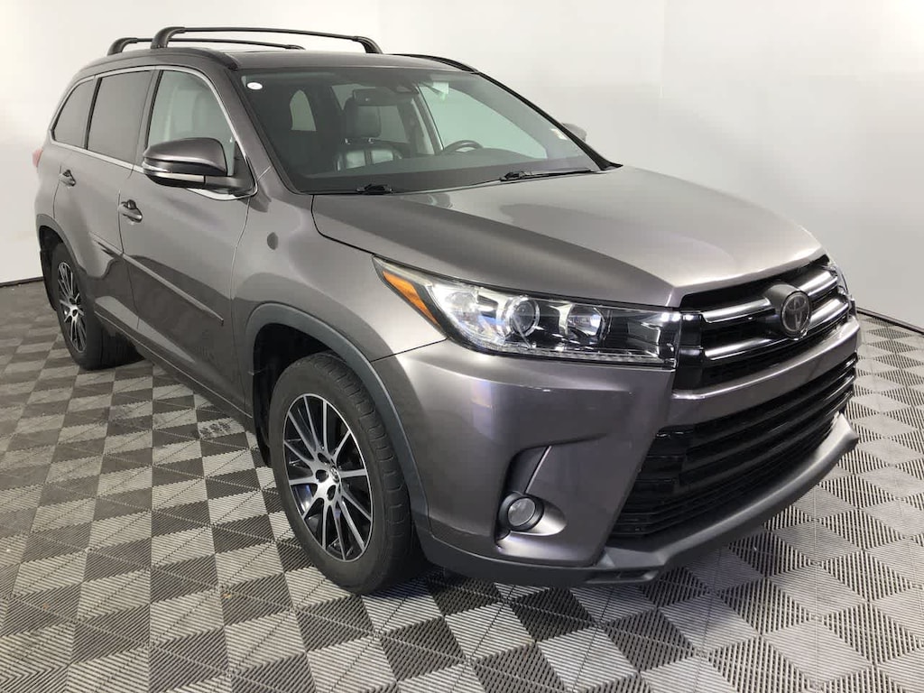Used 2017 Toyota Highlander SE SUV
