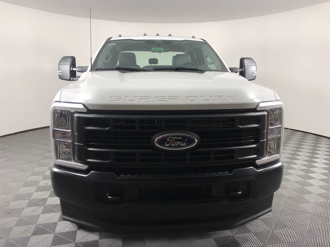 2024 Ford F-350 XL photo 3