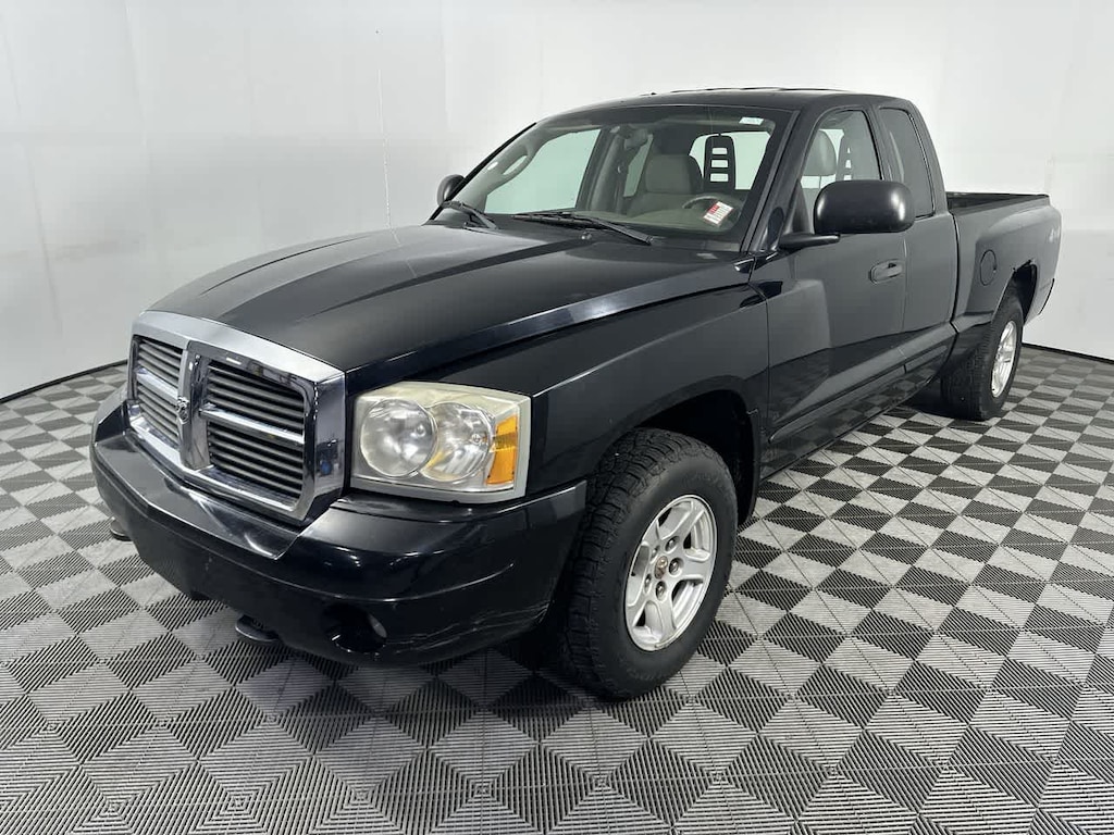 Used 2005 Dodge Dakota SLT 2dr Club Cab 131 WB 4WD Truck Club Cab