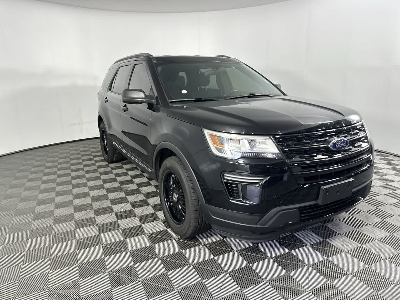 Used 2018 Ford Explorer XLT with VIN 1FM5K8DH2JGB28260 for sale in Shelbyville, IN