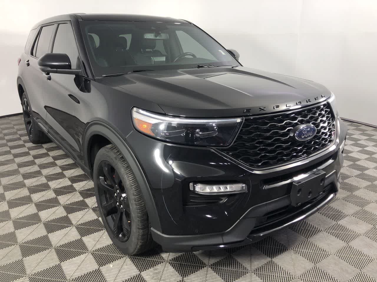 2022 Ford Explorer ST's photo